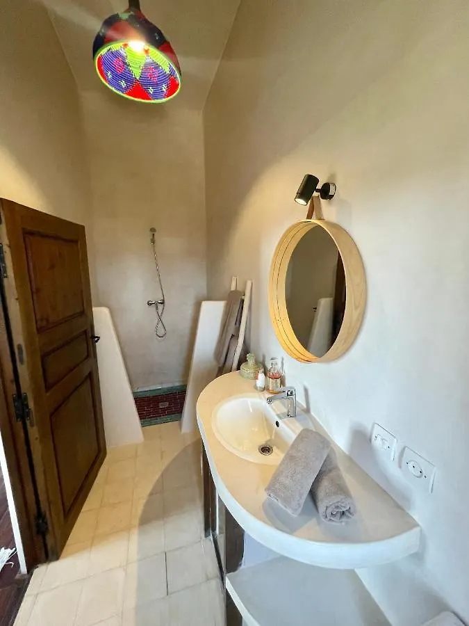 Maison La Chevre Hotel Szavíra 0*,
