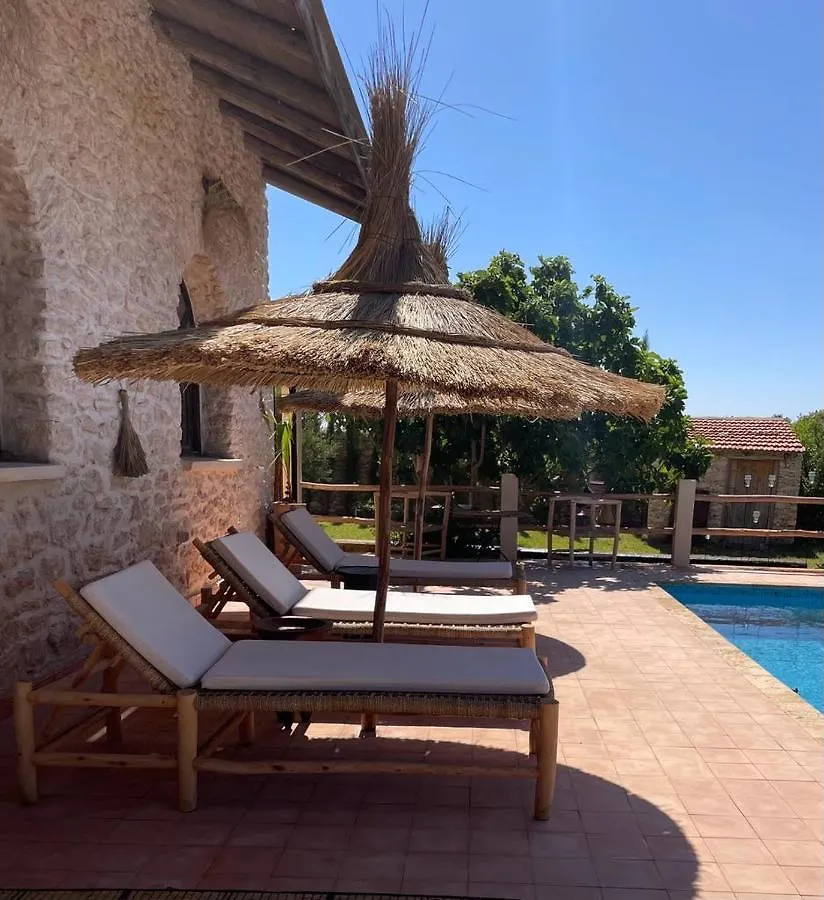 Maison La Chevre Hotel Szavíra