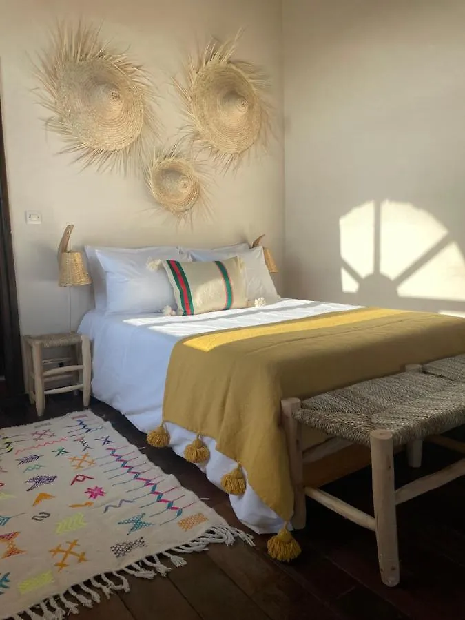 Maison La Chevre Hotel Szavíra 0*,